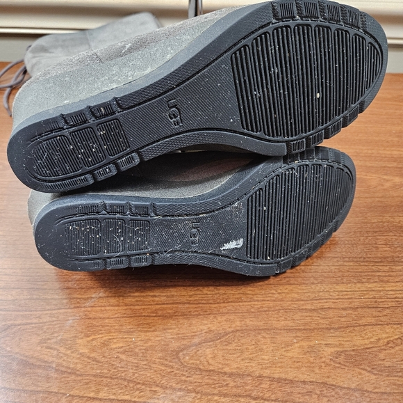 UGG AUSTRALIA SIZE US 6.5 Grey Suede PLATFORM WEDGE BOO… - Picture 8 of 8